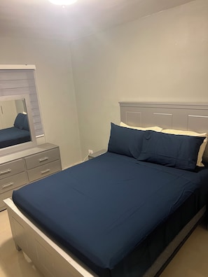 2 chambres, fer et planche à repasser, Wi-Fi, draps fournis