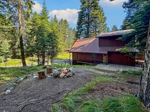 Exterior - Downtown McCall Retreat – 4 Bed, 3 Bath Walkable Gem (McCall)