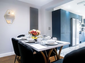 Dining - Spacious 6 Bedroom House in Bexleyheath (Bexleyheath)