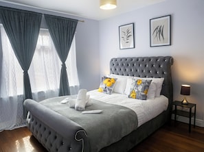 6 bedrooms, iron/ironing board, free WiFi, bed sheets - Spacious 6 Bedroom House in Bexleyheath (Bexleyheath)