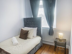 6 habitaciones, tabla de planchar con plancha y wifi gratis 