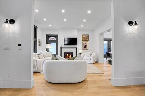 Smart TV y chimenea