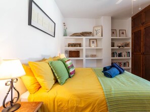 5 bedrooms, iron/ironing board, WiFi, bed sheets - Beautiful rural house with swimming pool and barbecue (Cozvíjar)