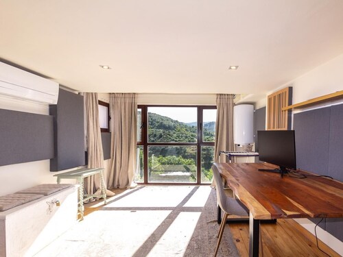 Beautiful house with pool in the heart of the Lecrín Valley