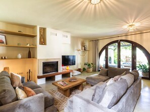 Télévision, cheminée