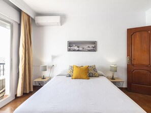 3 soverom, strykejern/-brett, internettilgang og sengetøy