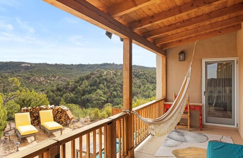 Pulitzer Hillside Retreat - Hot Tub - Valley Views - Near Plaza & Ski Santa Fe