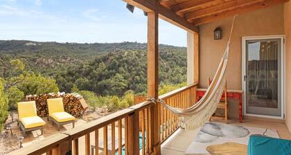 Pulitzer Hillside Retreat - Hot Tub - Valley Views - Near Plaza & Ski Santa Fe