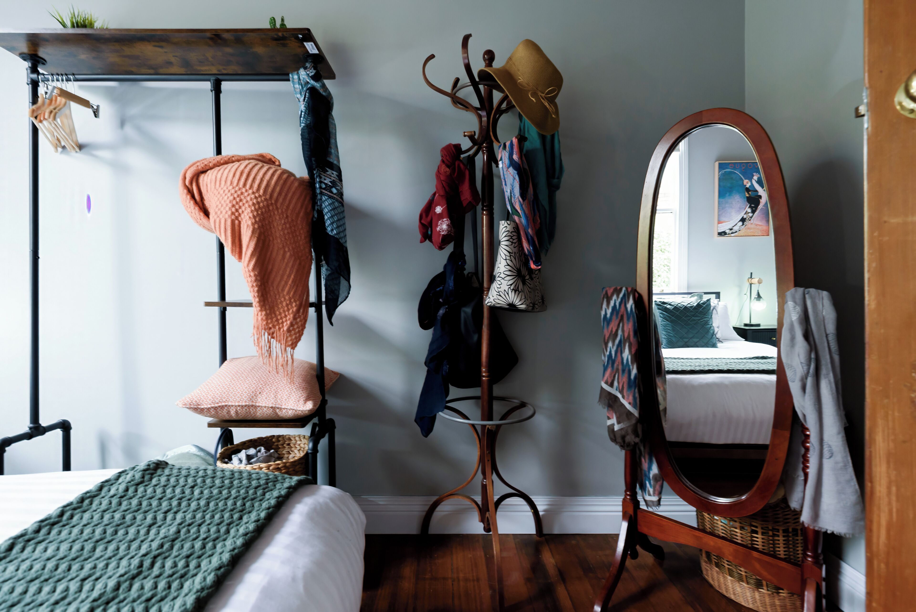 2 bedrooms, desk, iron/ironing board, WiFi