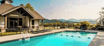 Moonshiner’s Den: A Hidden Gem of Comfort & Charm in Townsend