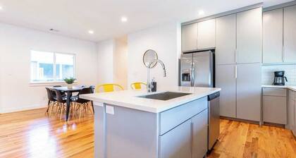 111 Lavish Bungalow 1753! Medical Center, Stadiums