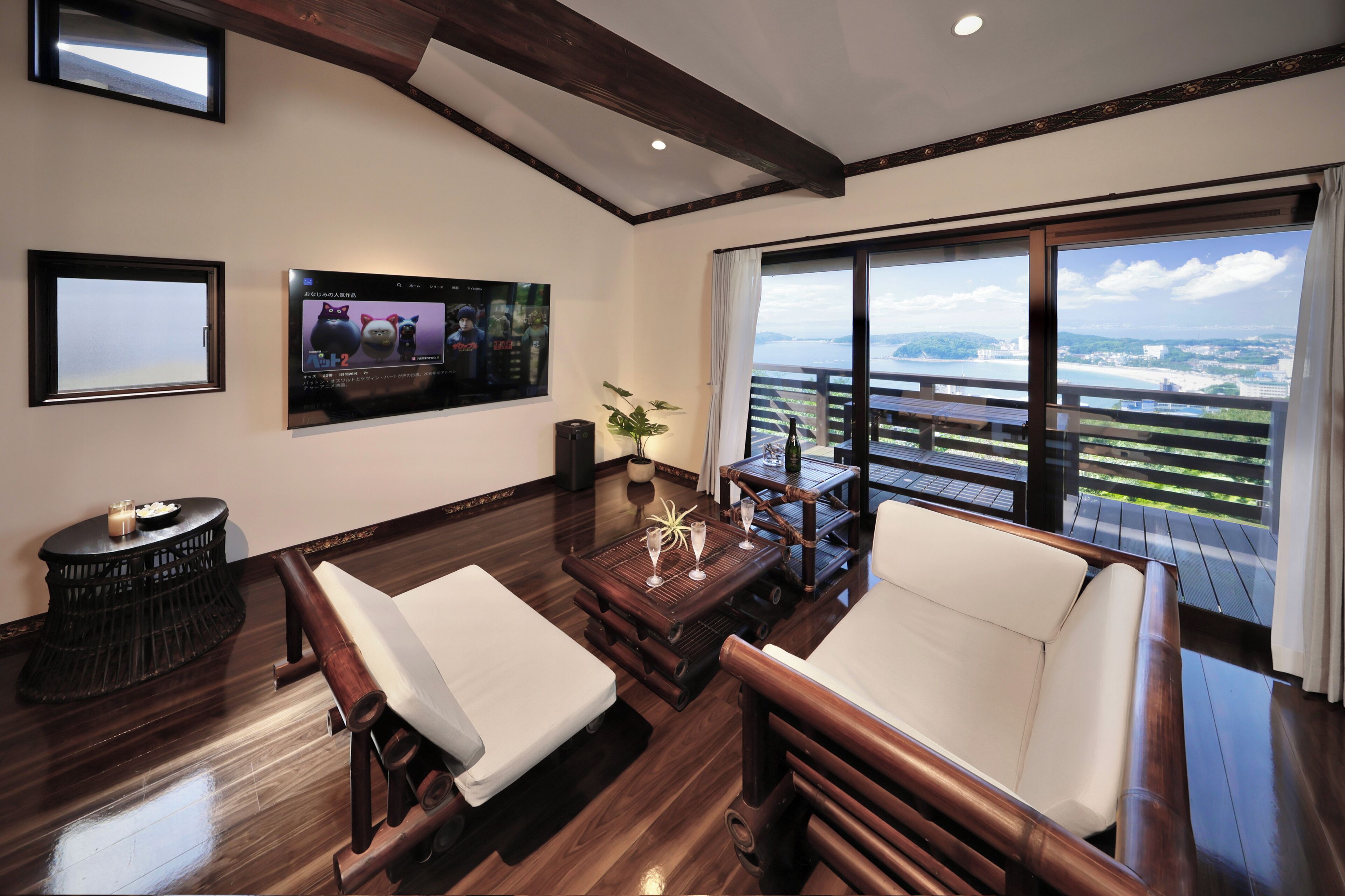 Individually decorated, desk, free WiFi