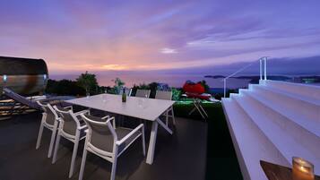 Individually decorated, desk, free WiFi