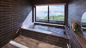 Rom, ikke-røyk (B-Skull Room) | Bad | Kombinert dusj/badekar, toalettartikler (inkludert) og hårføner