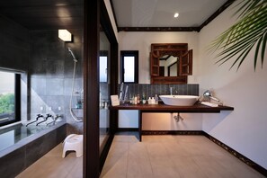 Room, Non Smoking (A-Senang) | Bilik Mandi | Gabungan pancuran/tab mandi, kelengkapan dandanan diri percuma 