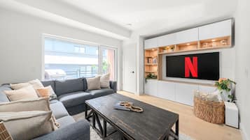 Smart-TV, Bücher, Stereoanlage