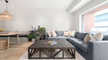 Smart-tv, boeken en een stereo