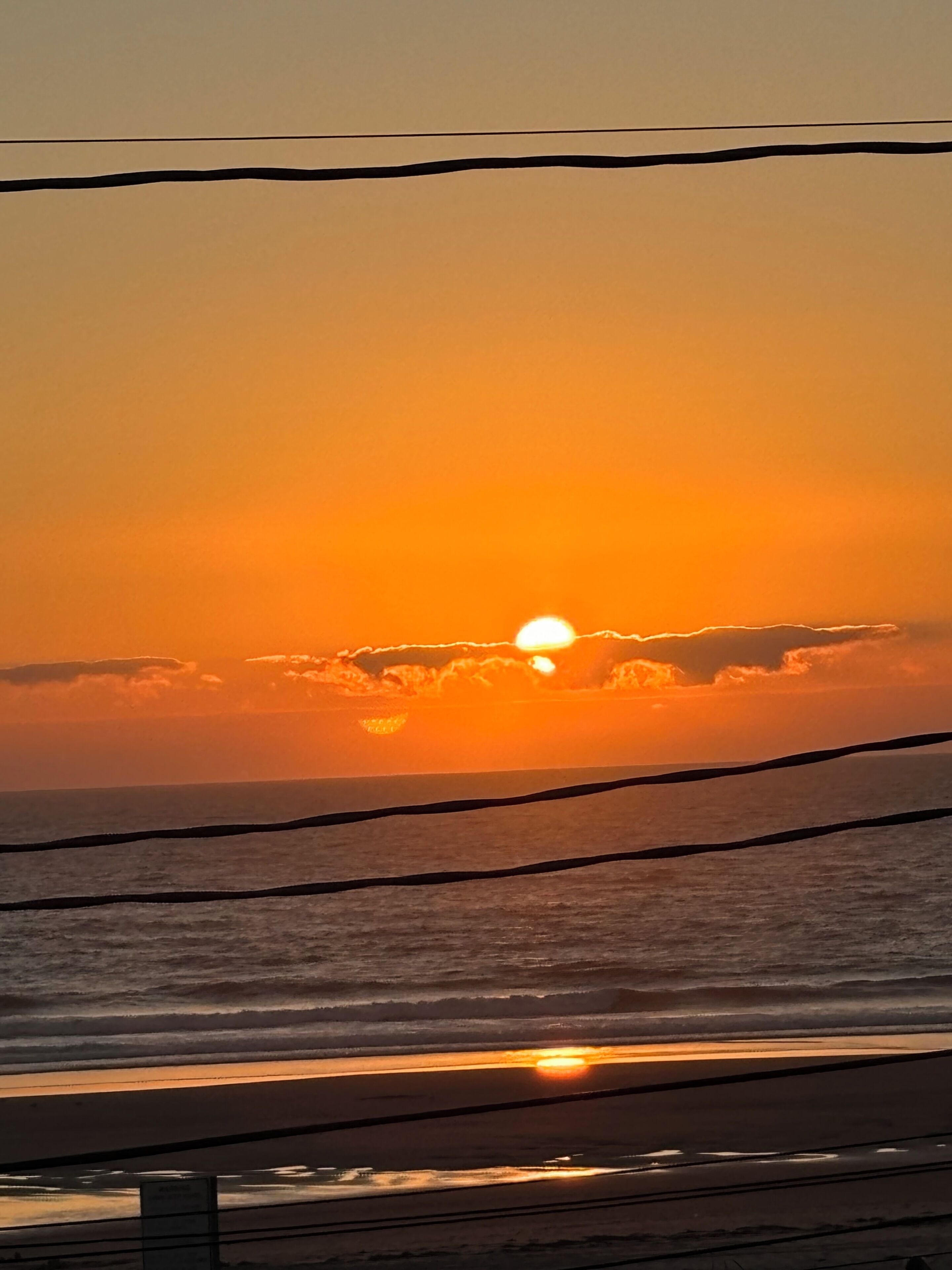 在海滩、沙滩椅、沙滩毛巾