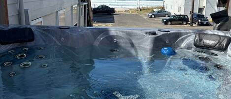 Tina de hidromasaje al aire libre