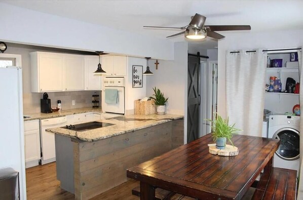 Micro-ondes, four, plaque de cuisson, lave-vaisselle