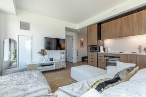 2 soveværelser, pengeskab på værelset, strygejern/strygebræt