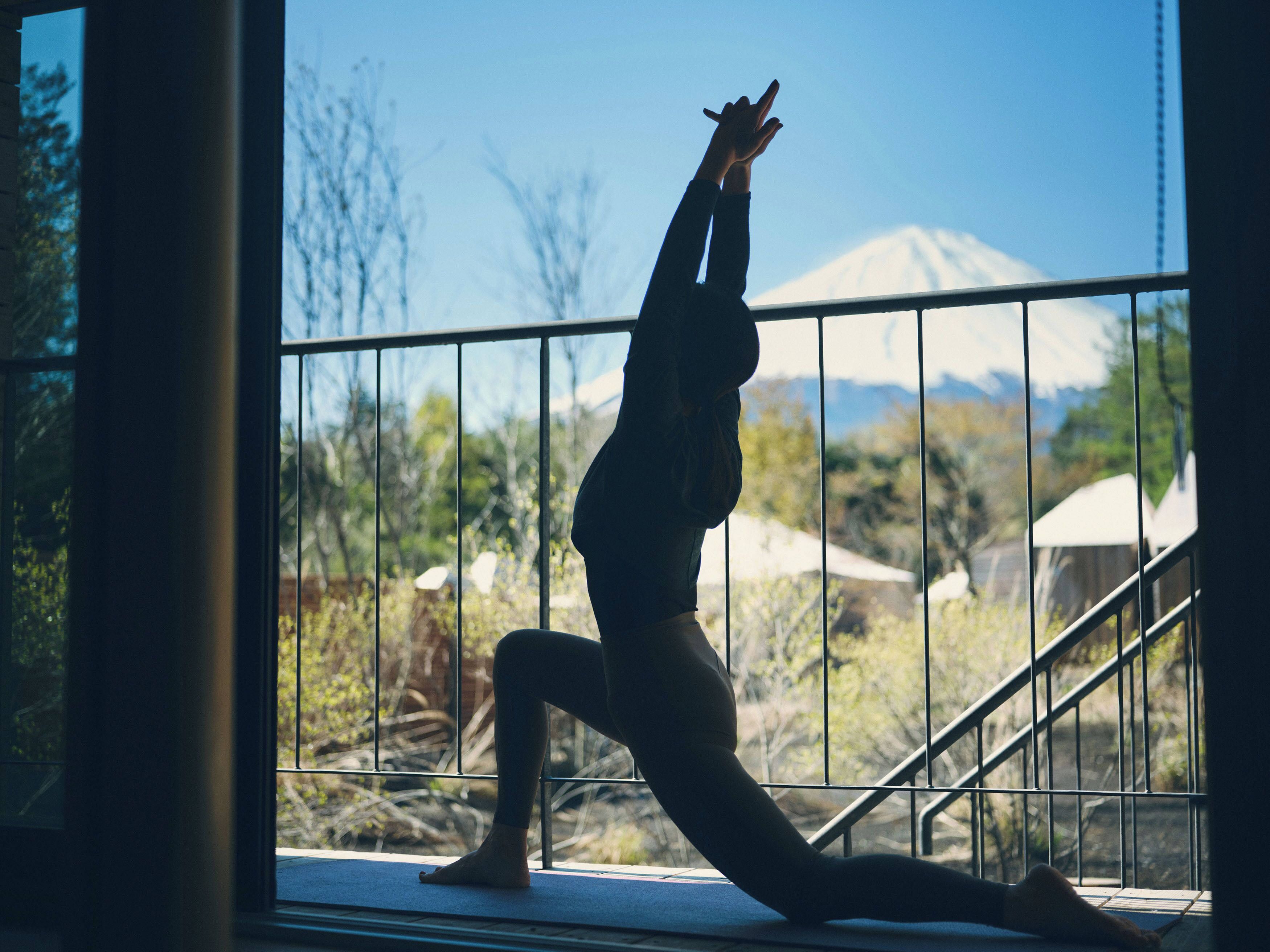 Meja kerja, ruang kerja ramah laptop, Wi-Fi gratis, dan seprai linen