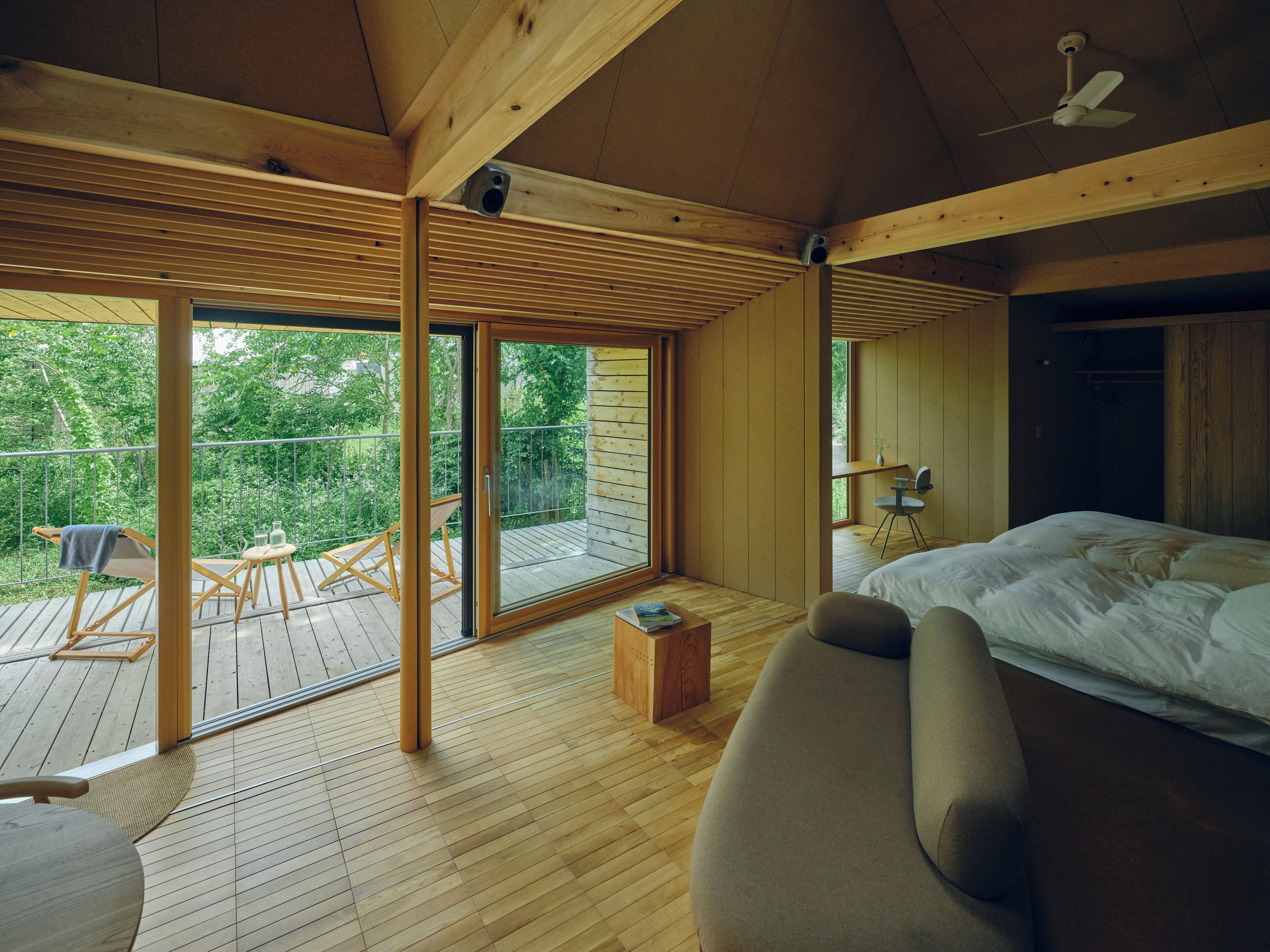 Desk, laptop workspace, free WiFi, bed sheets