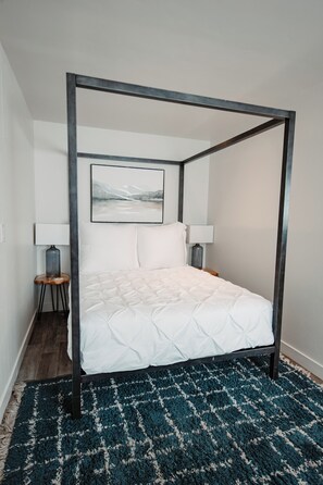 1 bedroom, free WiFi, bed sheets - Epic Days Outside • Stay @ Petal & Pine • Glacier N Park• Lakes • Peaks • Trails (Kalispell)