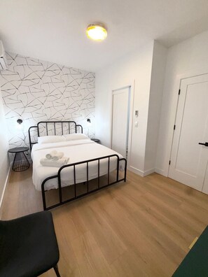 2 chambres, fer et planche à repasser, lit parapluie, Wi-Fi gratuit