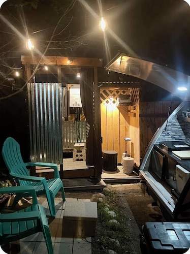 Cozy Glamping Pod I Outdoor Kitchen and Shower