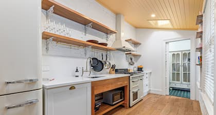 Central Luxury Art & Craft Villa 2-3BR with Carpark