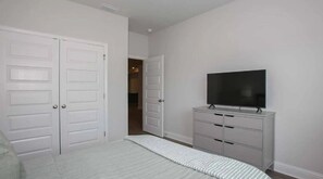 4 quartos, escrivaninha, Wi-Fi de cortesia, roupa de cama