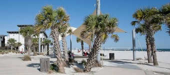 Near Beach - K/K/Q/TwTw/Sofa SL - Newly constructed house-Pet Friendly-Sleeps 10