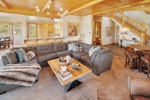 Smart TV, fireplace - BIG Lake Views/AC/King Beds/Garage/Balconies/Games/Snow Summit, Marina, Village (Big Bear Lake)