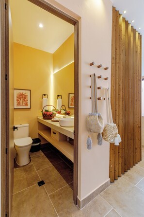 Shower, towels, toilet paper