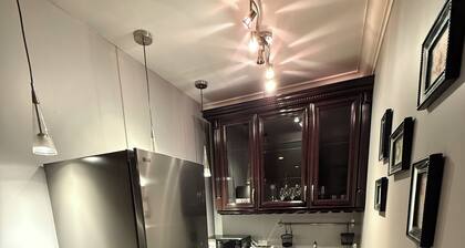 King-bed Room1, SHARED Bathroom & Common Space