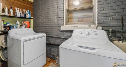Charming 3-bedroom house with cinema room massage chair in peaceful Evanston