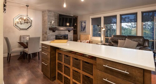 River & Ridge Retreat at Seventh Mountain Resort 1-bed/2-bath Condo