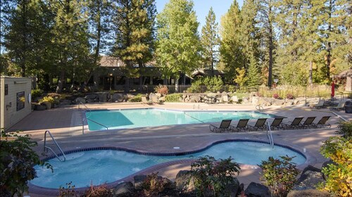 River & Ridge Retreat at Seventh Mountain Resort 1-bed/2-bath Condo