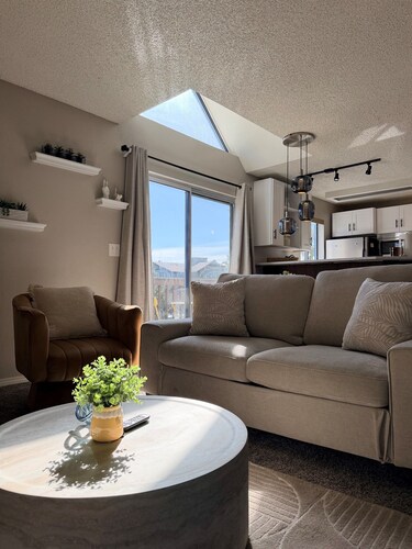 Remodeled 2 Bed, 2 Bath | Near Denver w Gym