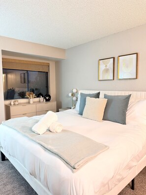 2 makuuhuonetta, työpöytä, silitysrauta/-lauta, ilmainen Wi-Fi