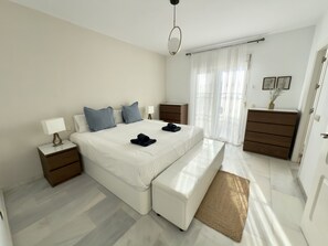 4 bedrooms, desk, iron/ironing board, free WiFi