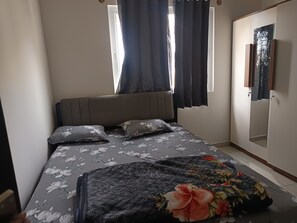 2 slaapkamers, een strijkplank/strijkijzer, wifi, beddengoed
