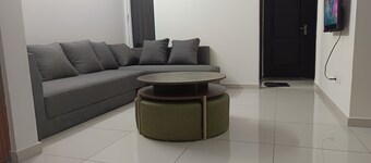 Skyhigh 2-bedroom apartment in fantastic Whitefield with WiFi