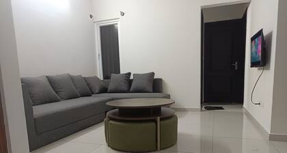 Skyhigh 2-bedroom apartment in fantastic Whitefield with WiFi