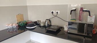 Skyhigh 2-bedroom apartment in fantastic Whitefield with WiFi