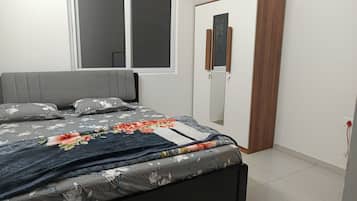 2 quartos, ferros/tábuas de passar roupa, Wi-Fi, roupa de cama