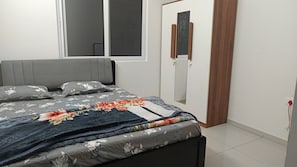 2 habitaciones, tabla de planchar con plancha, wifi y ropa de cama 