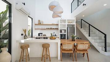 Deluxe-Villa, Poolblick | Esszimmer