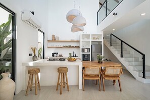 Deluxe-Villa, Poolblick | Esszimmer